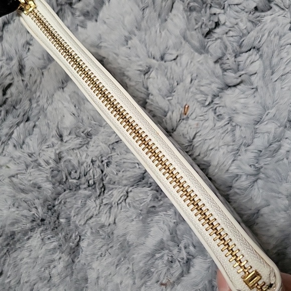 NWOT Kate Spade Lolly Chelsea Park Patent Leather Wristlet - Picture 4 of 6